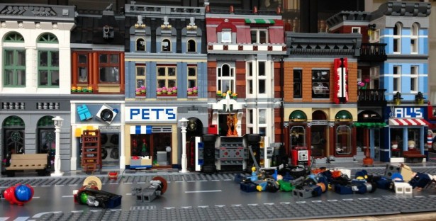family-lego-city-display-front-e1493311369289.jpg