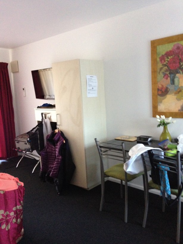 NZ Motel Roma on Riccarton - closet table