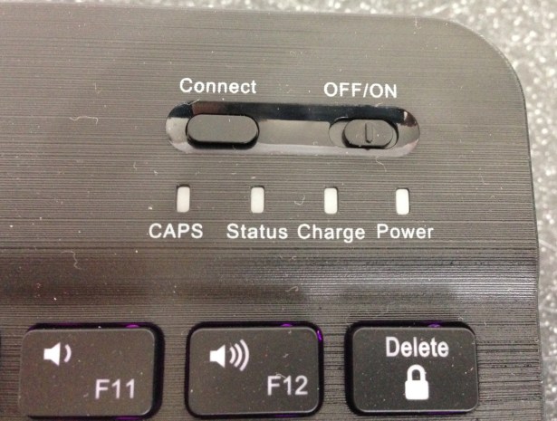 Travel bluetooth keyboard Arteck - power buttons backlight