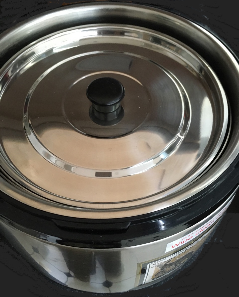 Thermal Cooker with both pots inserted and inner lid applied