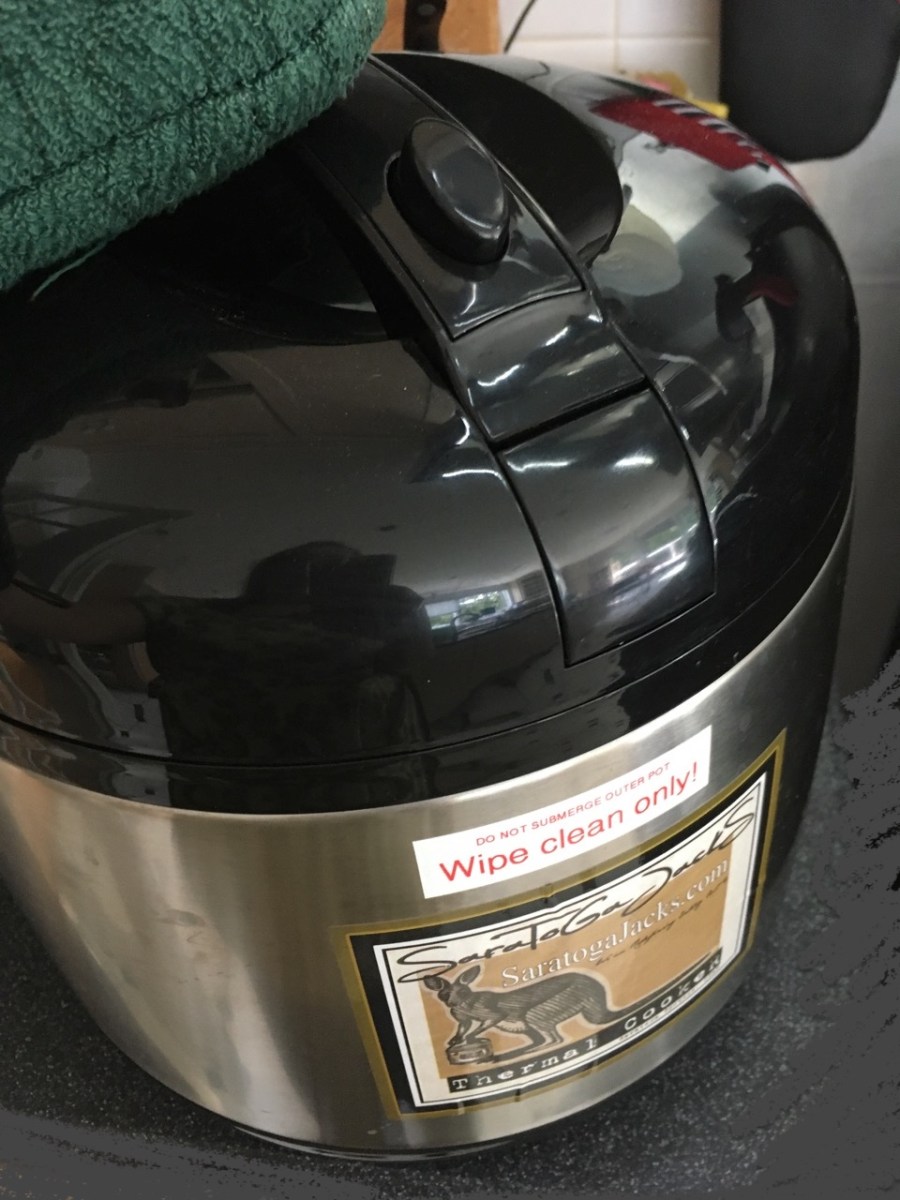 Closed Saratoga Jack thermal cooker on counter