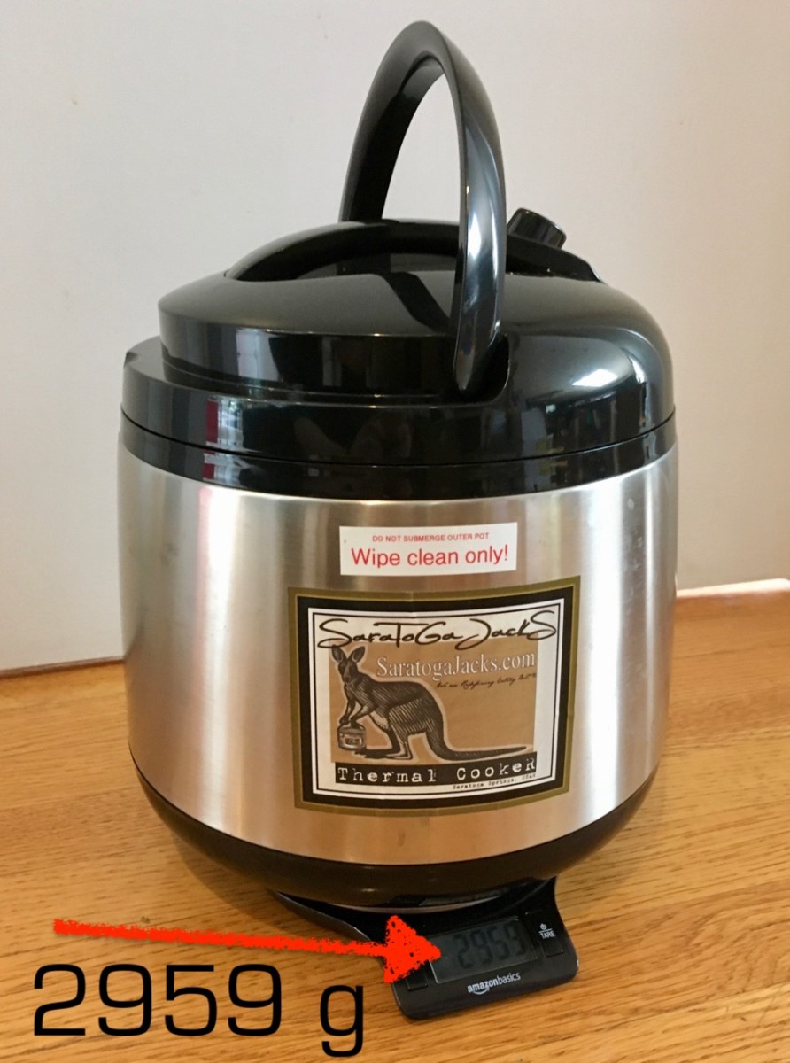 5.5 L thermal cooker on scale showing 2959 g weight