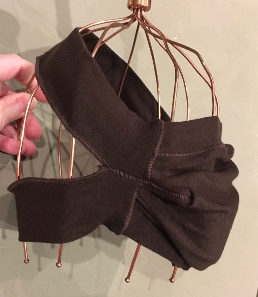 Angelrox Comfort Mask on wire frame to show behind the head style straps