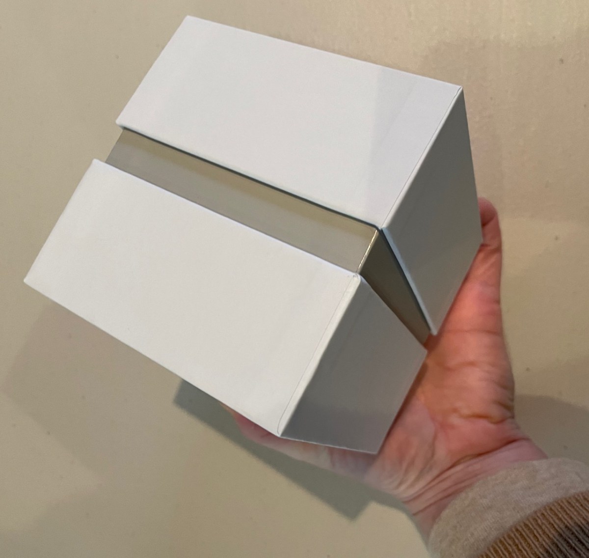 Box partially closed by ajar due to lump cord inside