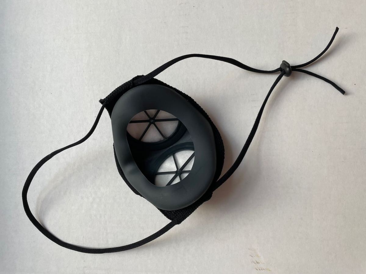 B2 Mask with strap evenly distributed on top and bottom