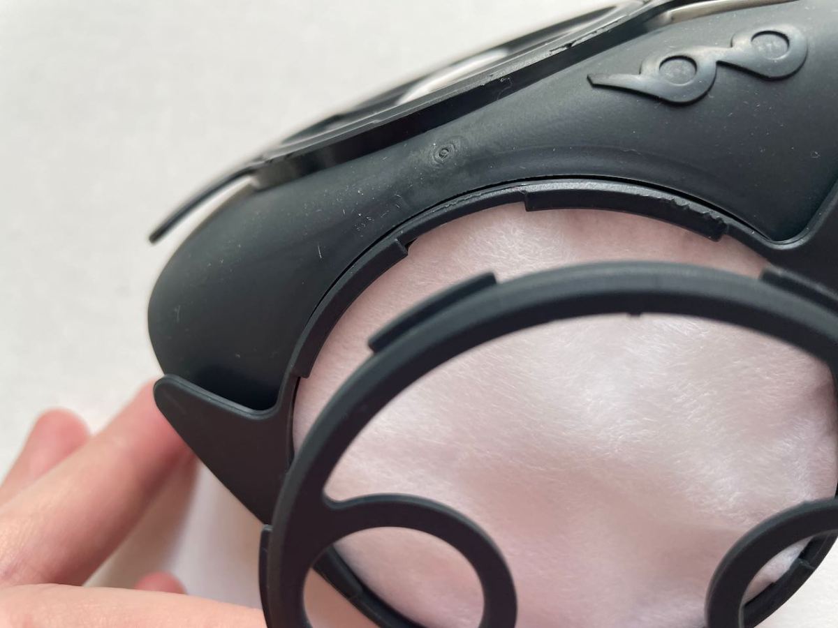 B2 Mask filter cap tab shown next to slot in face piece