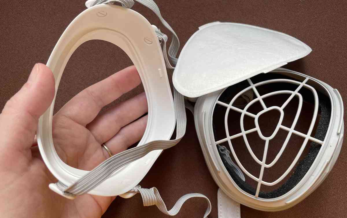 FLO Mask front cover, filter, body, and condensation ring disassembled