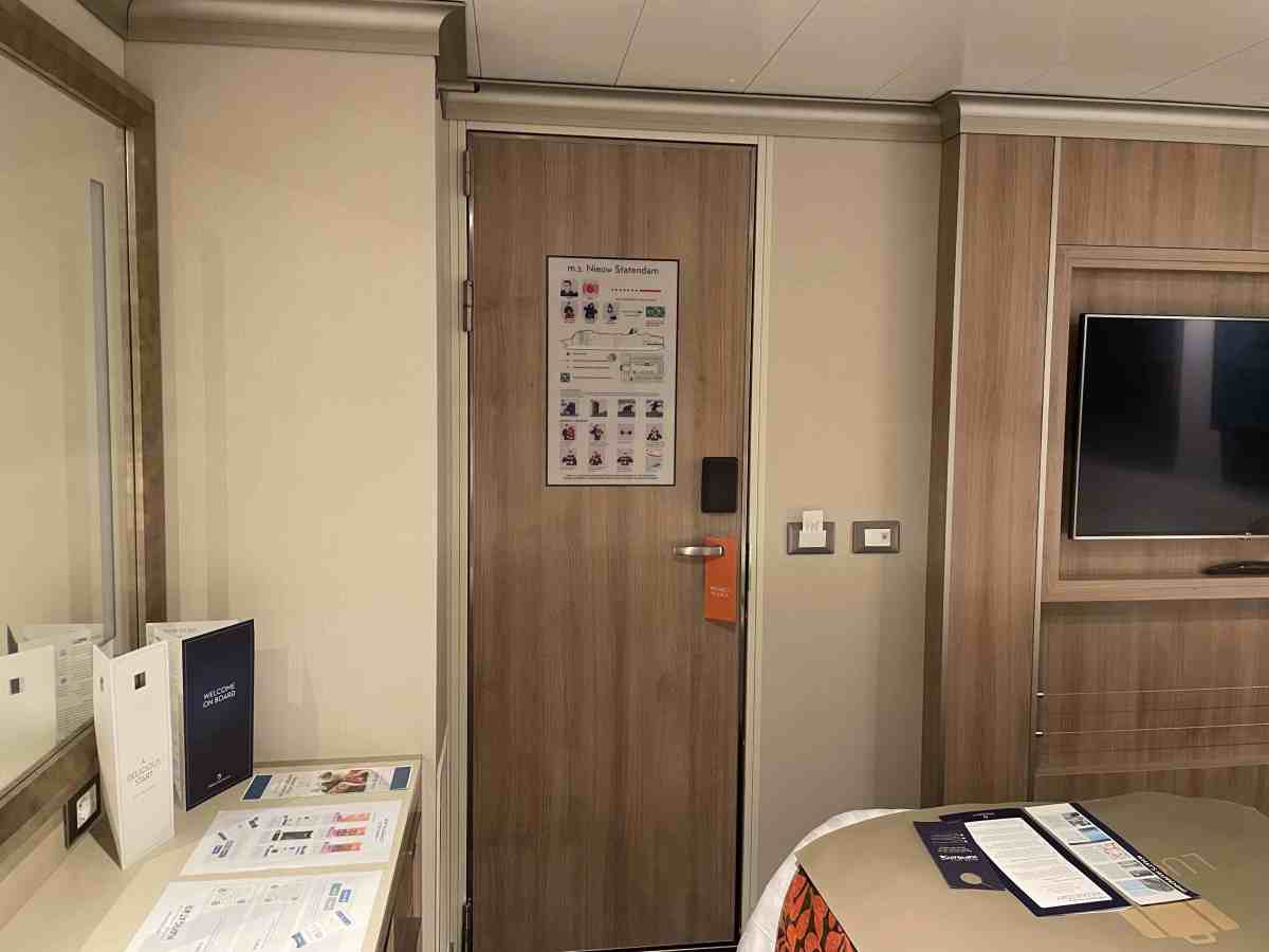 Door to corridor barely clears corner of bed when opened