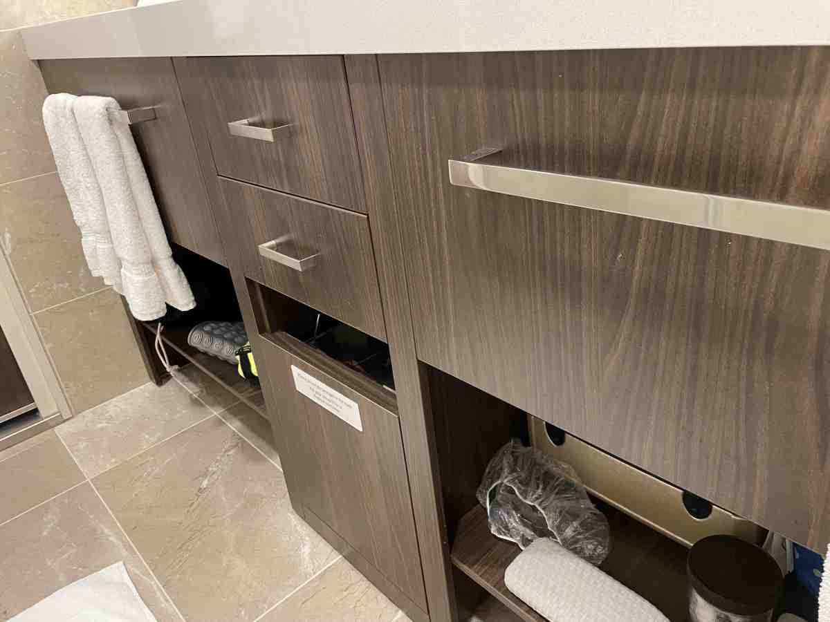 2 drawers between the dual vanity sinks and large storage nooks under each sink